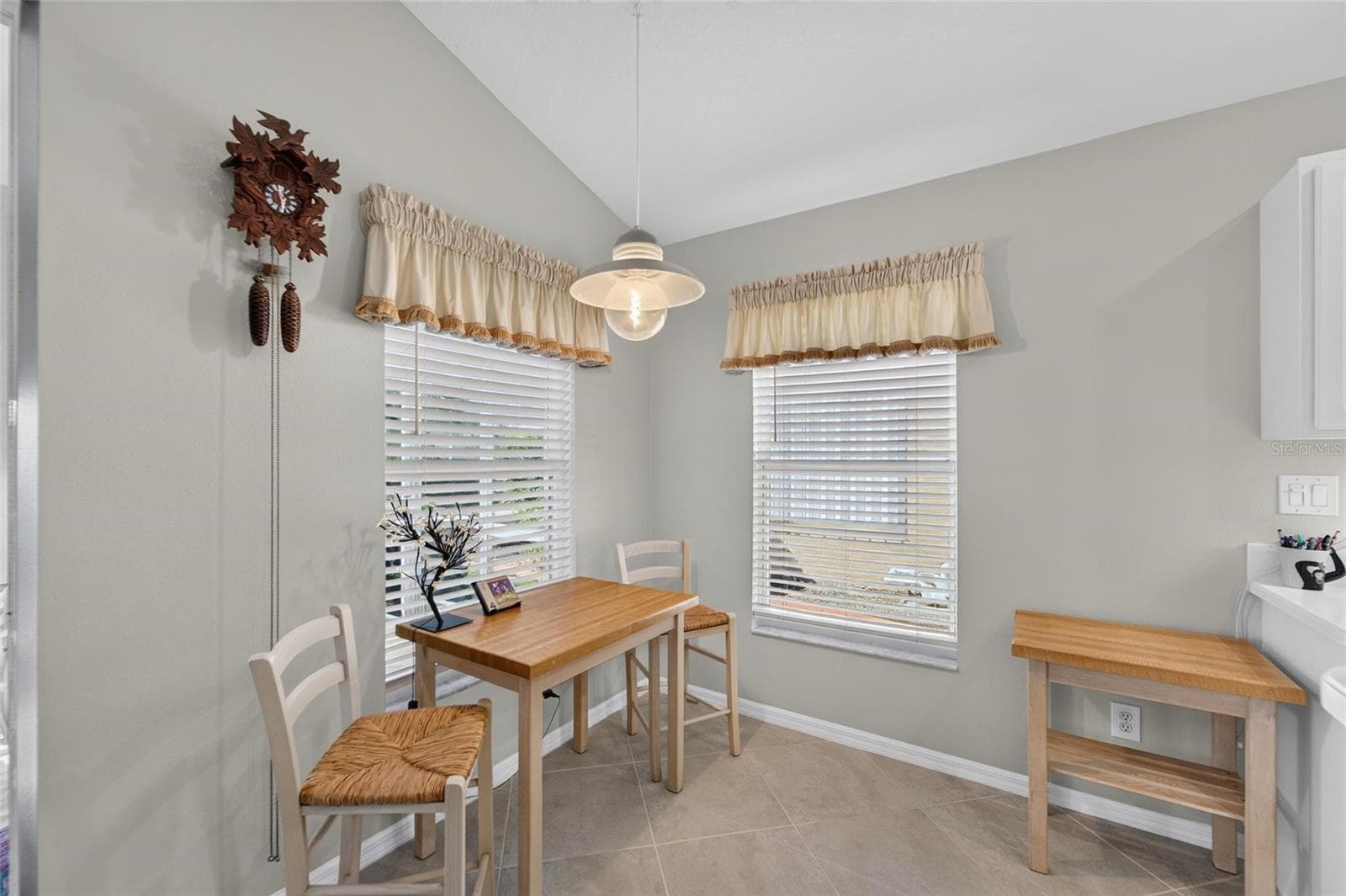 Single Family Residence at 174 BRAEMAR AVE, VENICE, photo 18 of 99