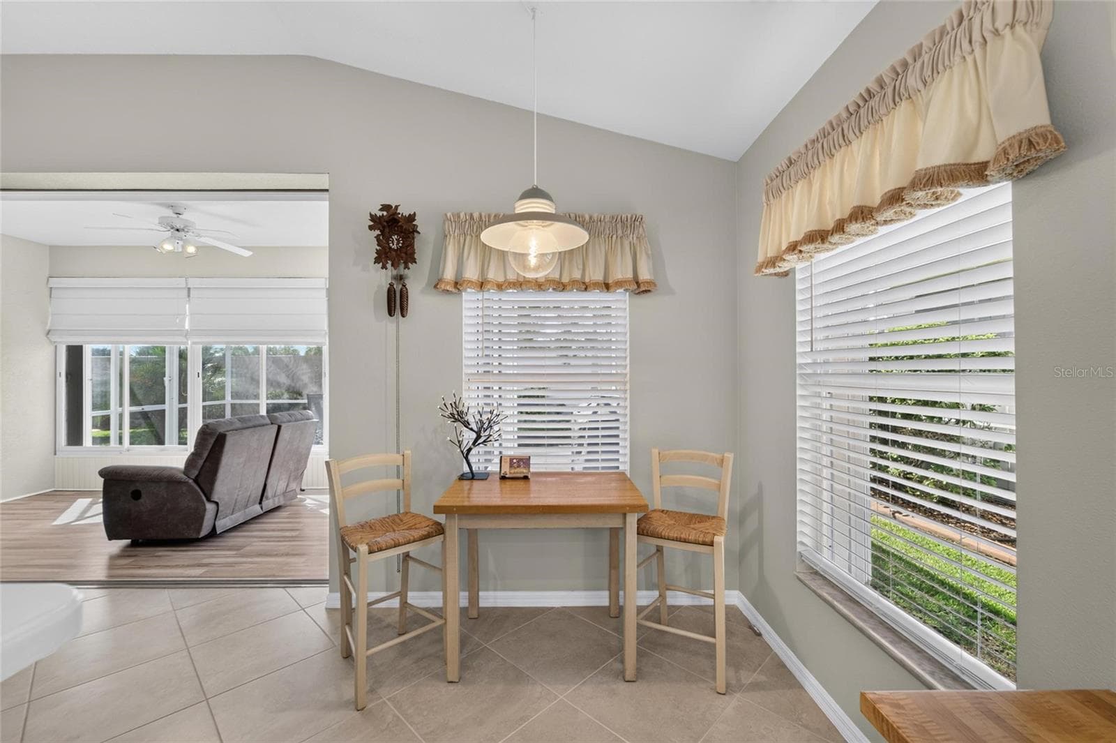 Single Family Residence at 174 BRAEMAR AVE, VENICE, photo 19 of 99