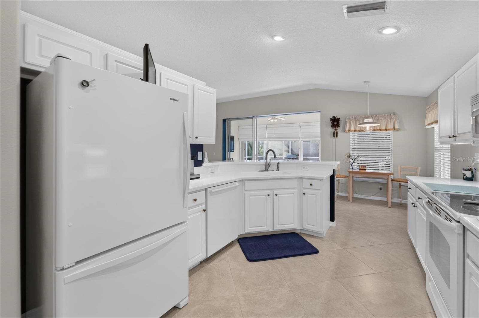 Single Family Residence at 174 BRAEMAR AVE, VENICE, photo 22 of 99