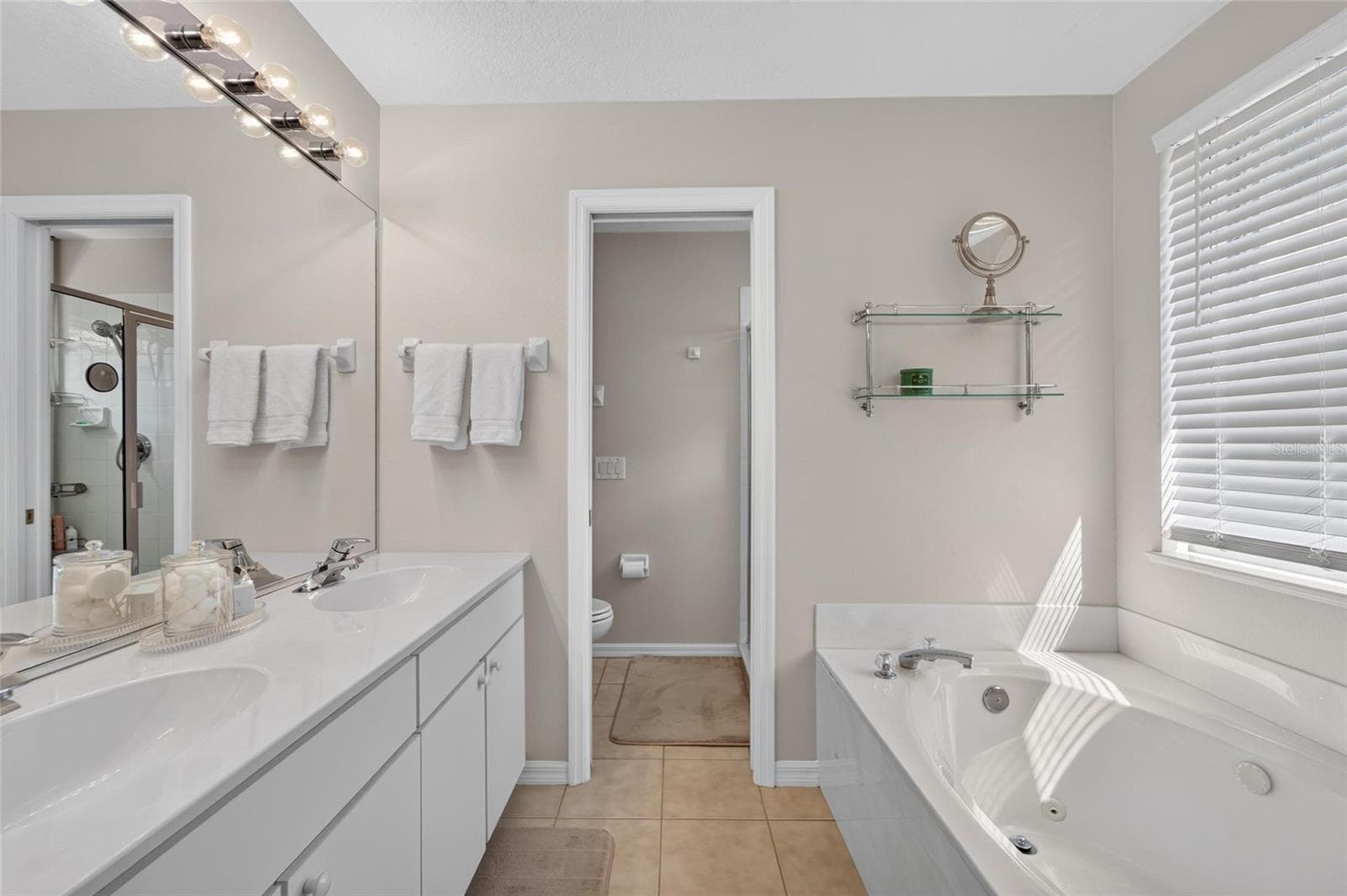 Single Family Residence at 174 BRAEMAR AVE, VENICE, photo 44 of 99