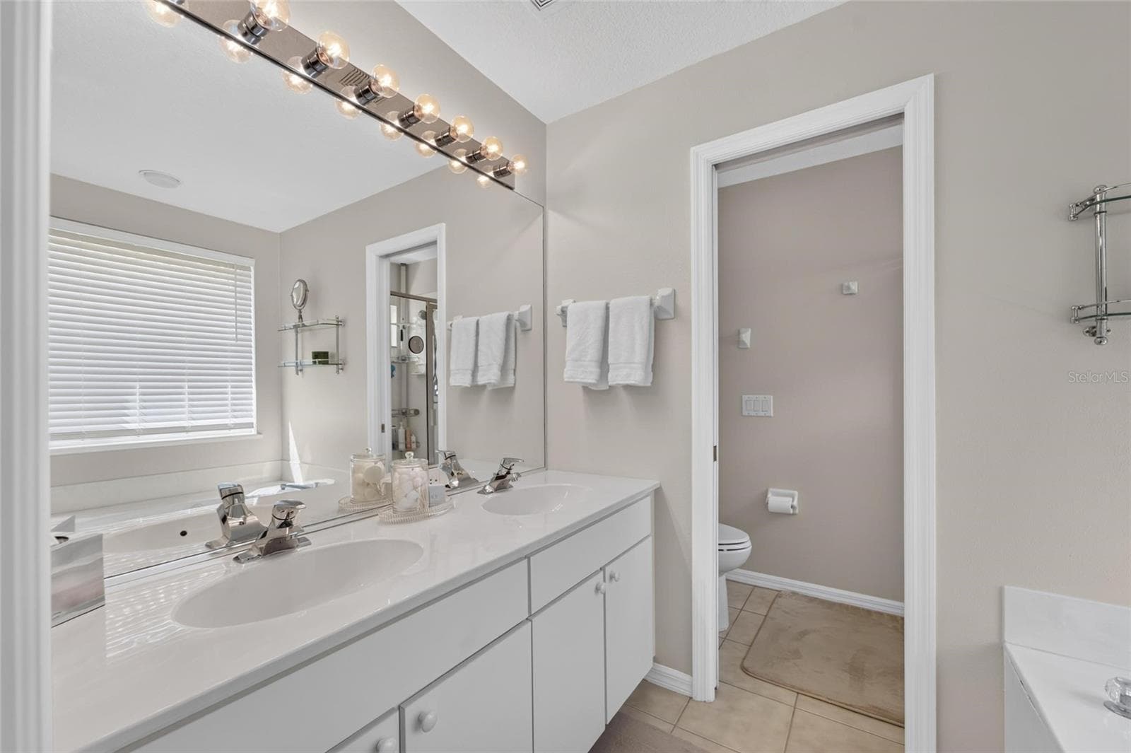 Single Family Residence at 174 BRAEMAR AVE, VENICE, photo 45 of 99
