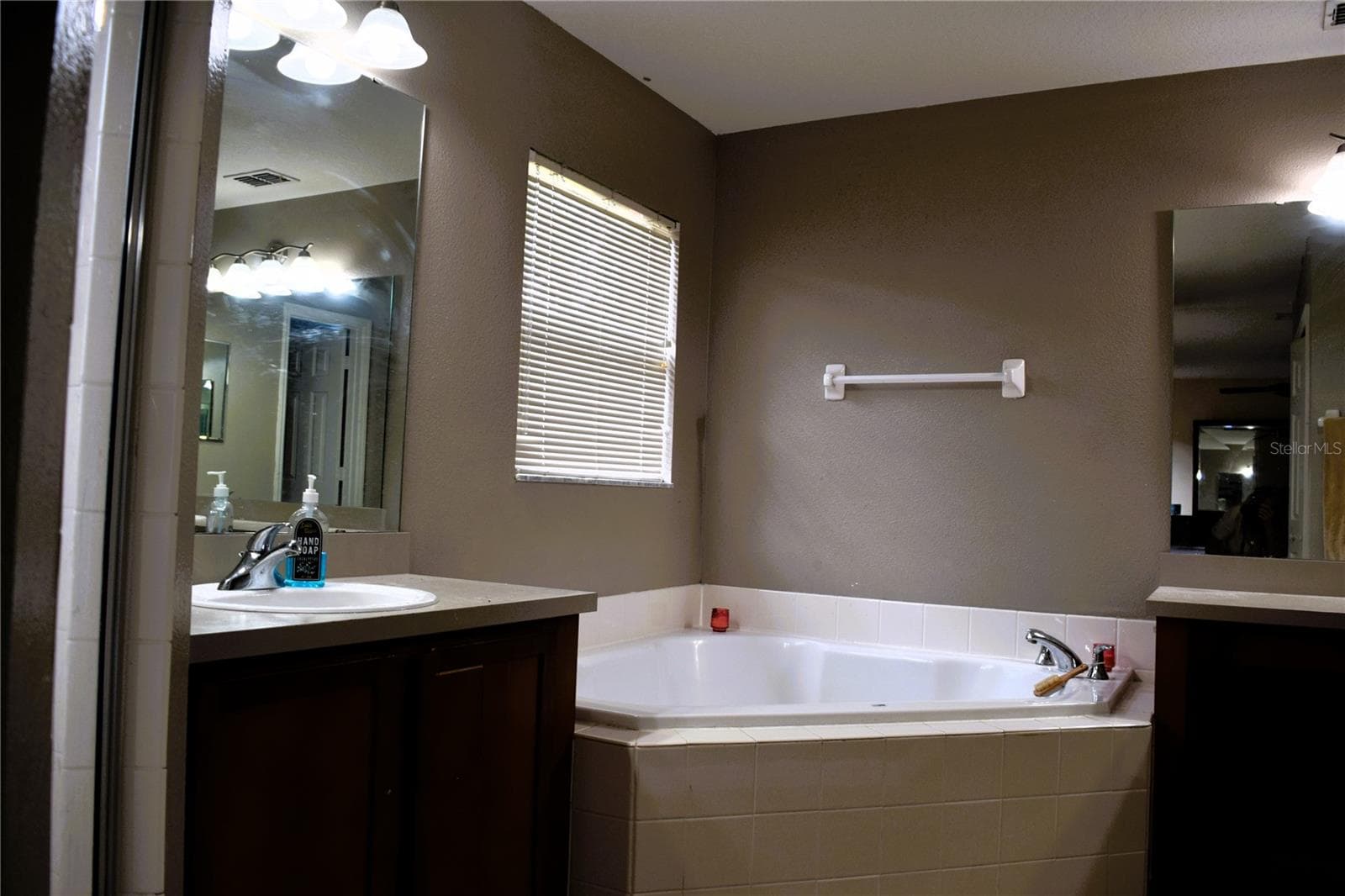 Master Bath - 1410 LODGE TER, DELTONA