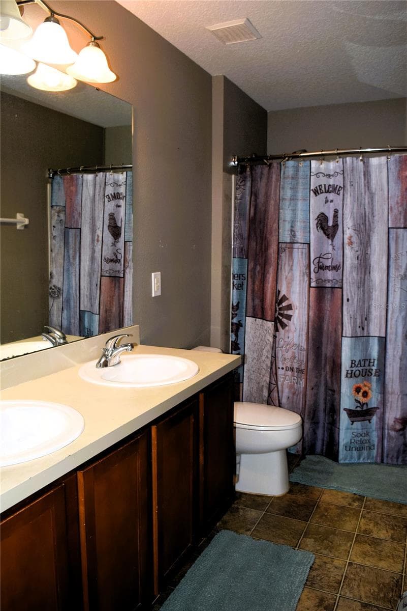 Guest bathroom - 1410 LODGE TER, DELTONA