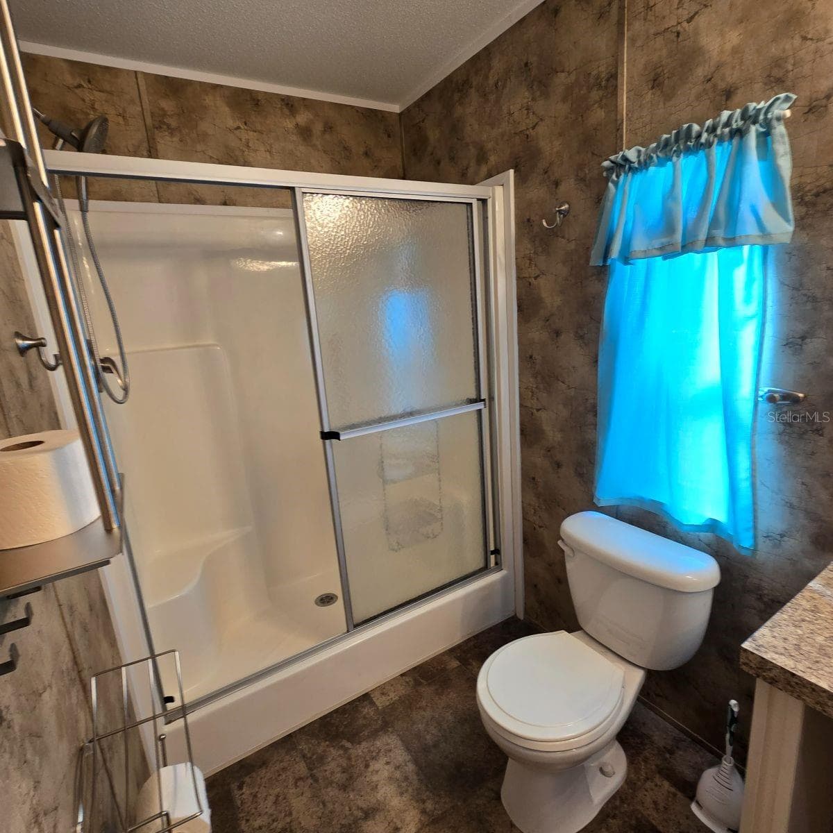 Primary Shower - 9837 SE 160TH LN, SUMMERFIELD
