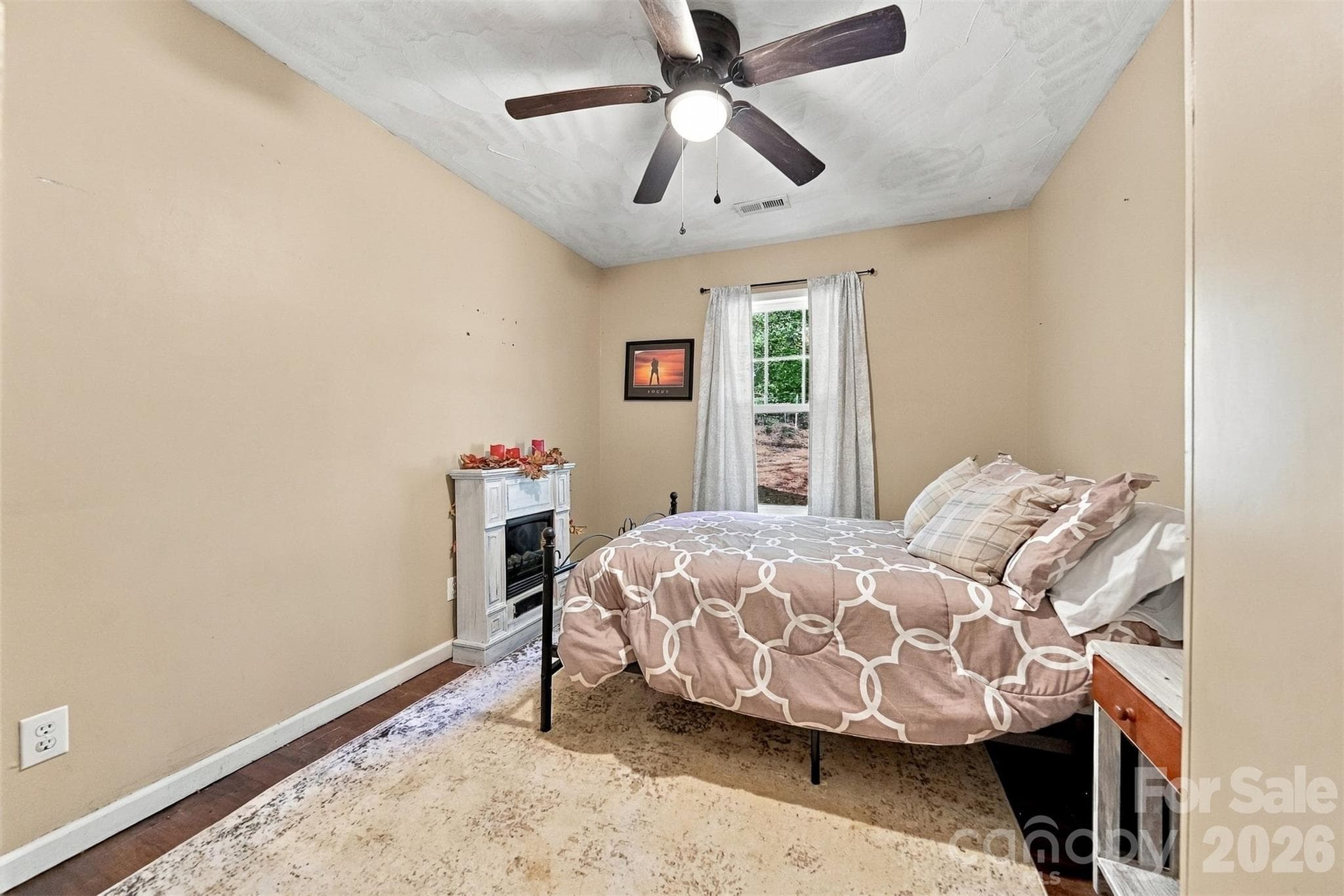 Guest House room 2 - 183 Falls Avenue, Granite Falls