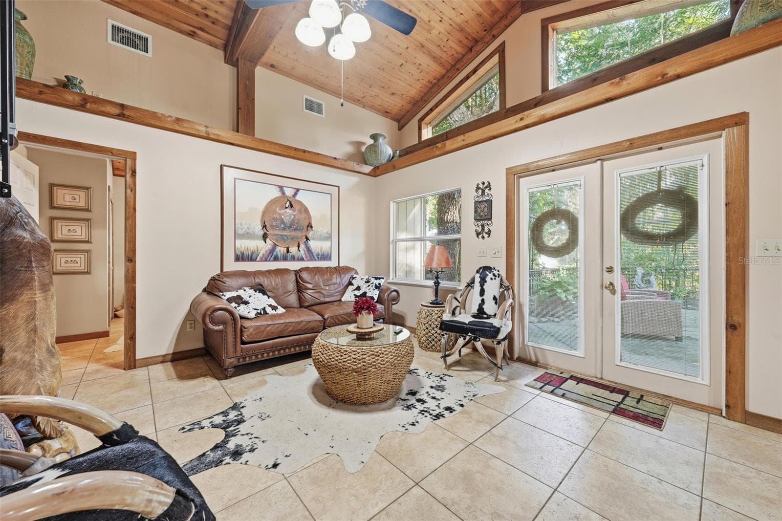Guest house living room - 15211 VINOLA PL, MONTVERDE