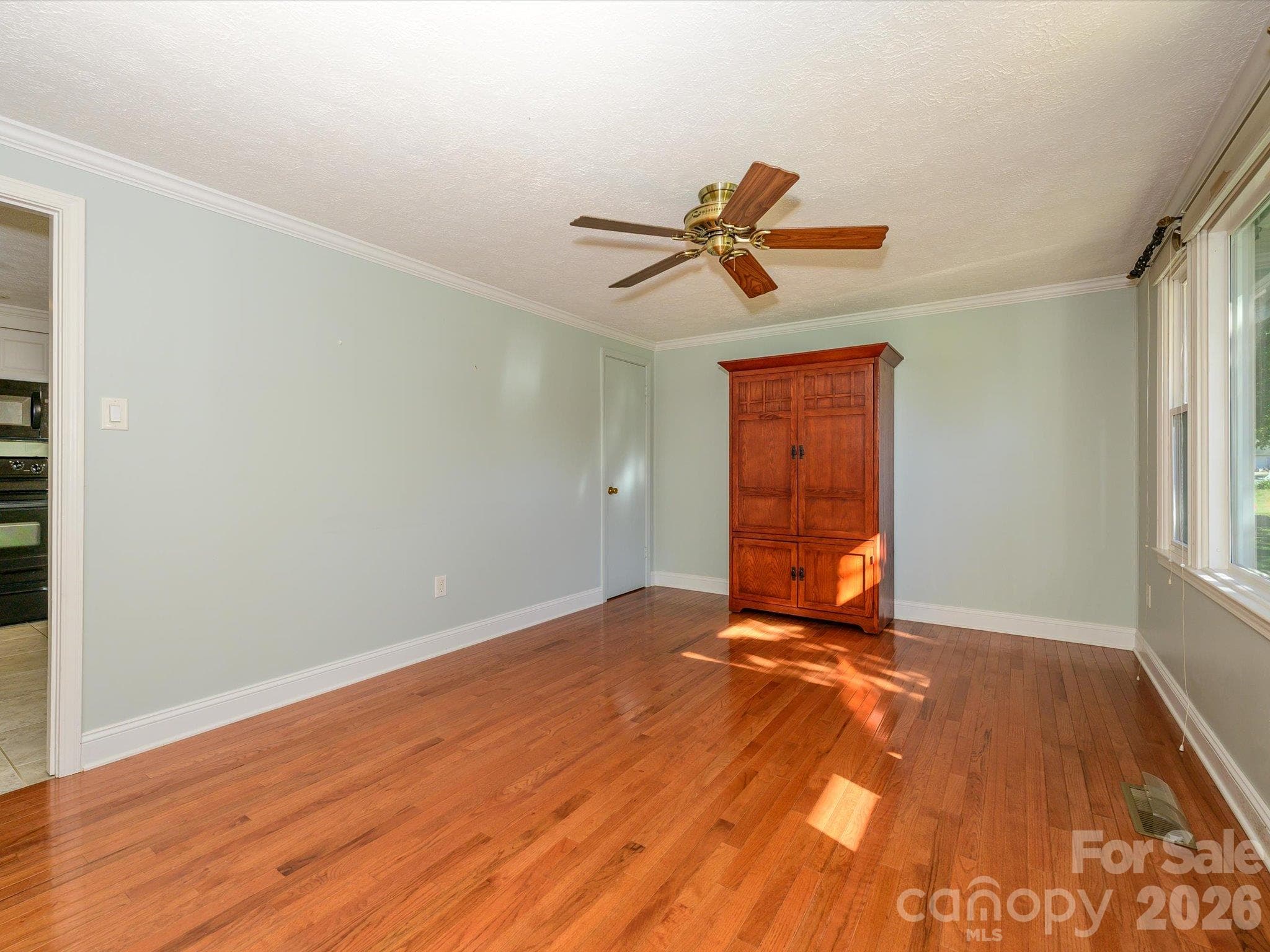 Single Family Residence at 3714 Fieldcrest Circle NW, Concord, photo 4 of 27
