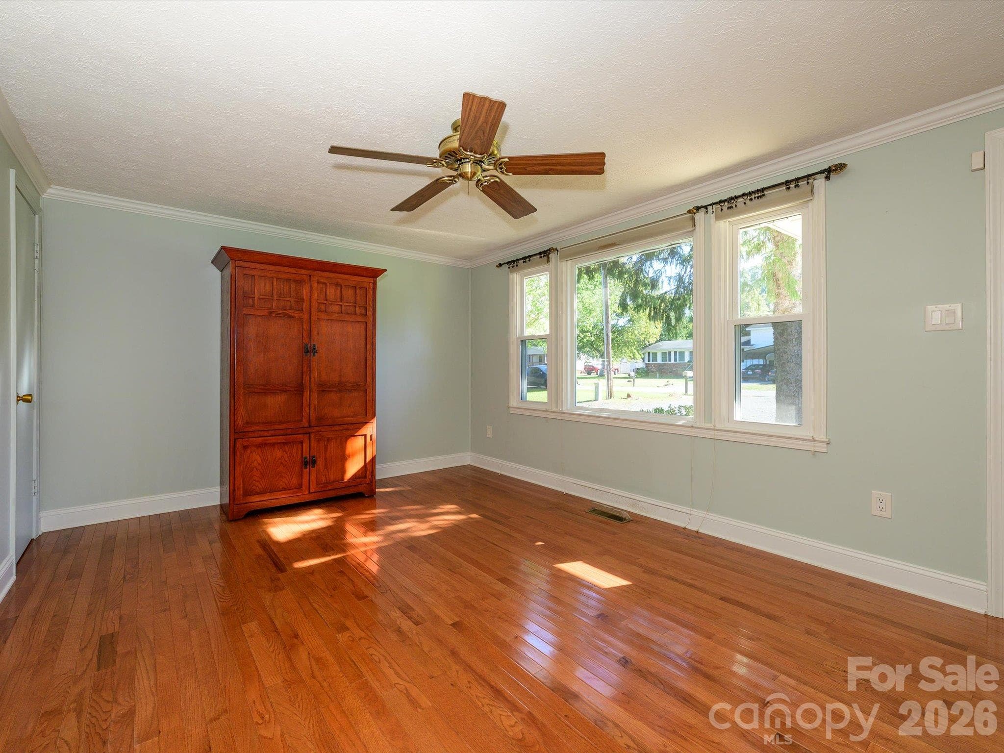 Single Family Residence at 3714 Fieldcrest Circle NW, Concord, photo 5 of 27