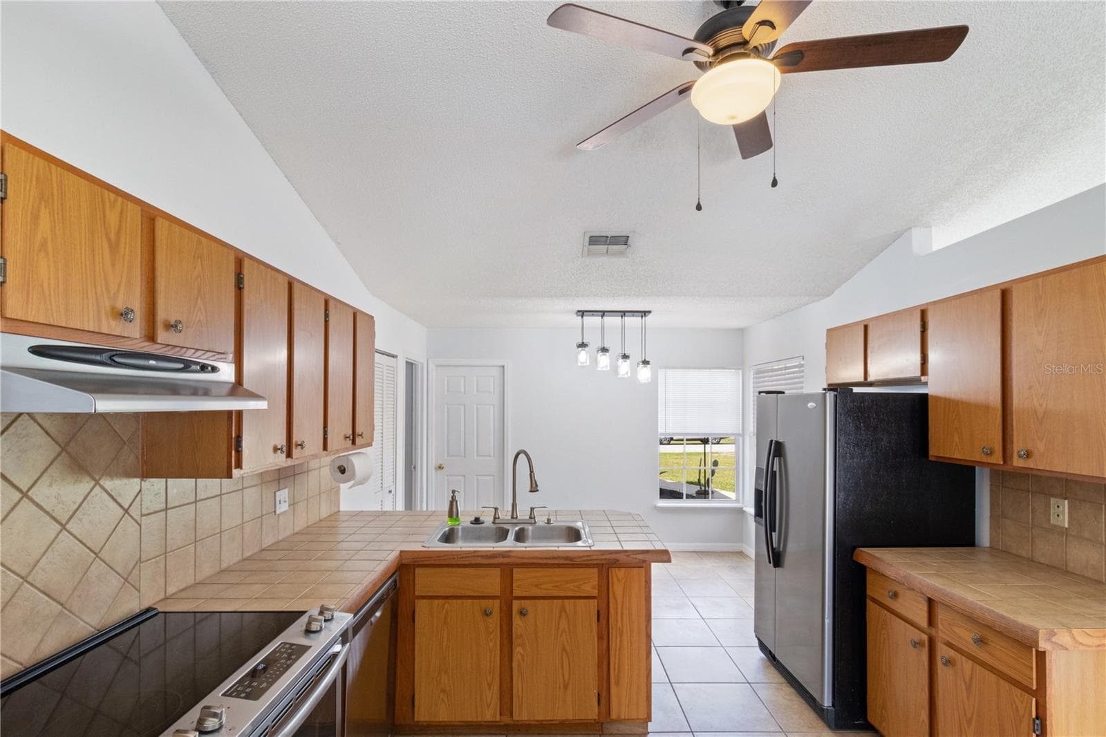 Kitchen to Breakfast Nook - 2957 GIMLET DR, DELTONA