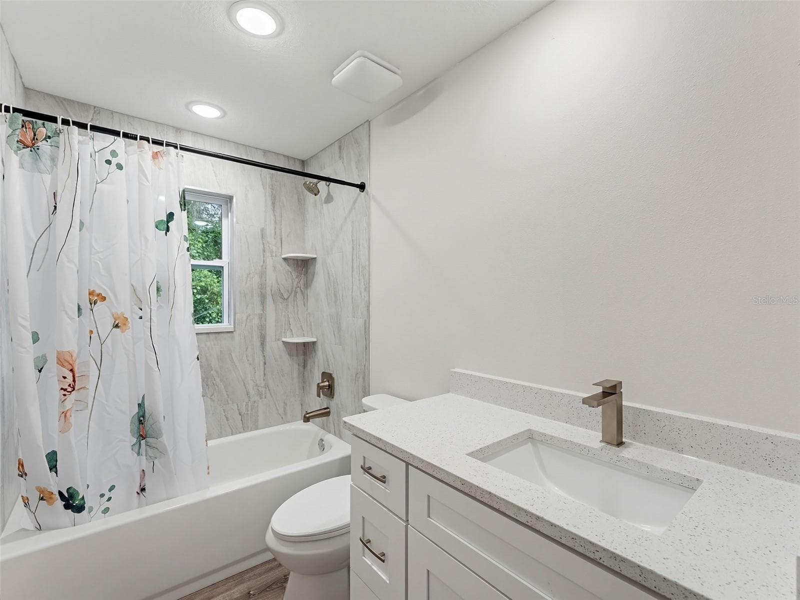 guest bath - 317 NE 13TH TER, CRYSTAL RIVER