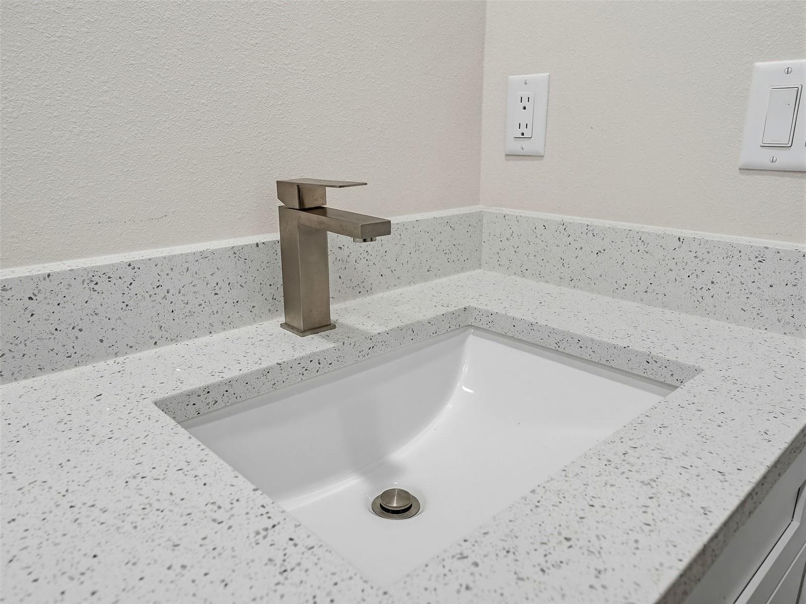 guest bath - 317 NE 13TH TER, CRYSTAL RIVER