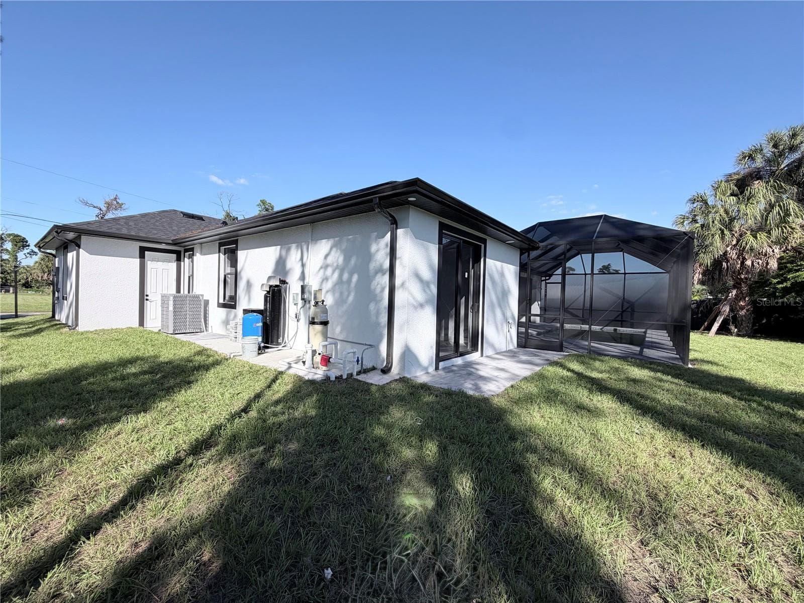 Side back view - 2675 YACOLT AVE, NORTH PORT