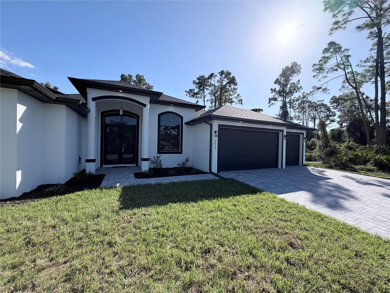 Side front view - 2675 YACOLT AVE, NORTH PORT