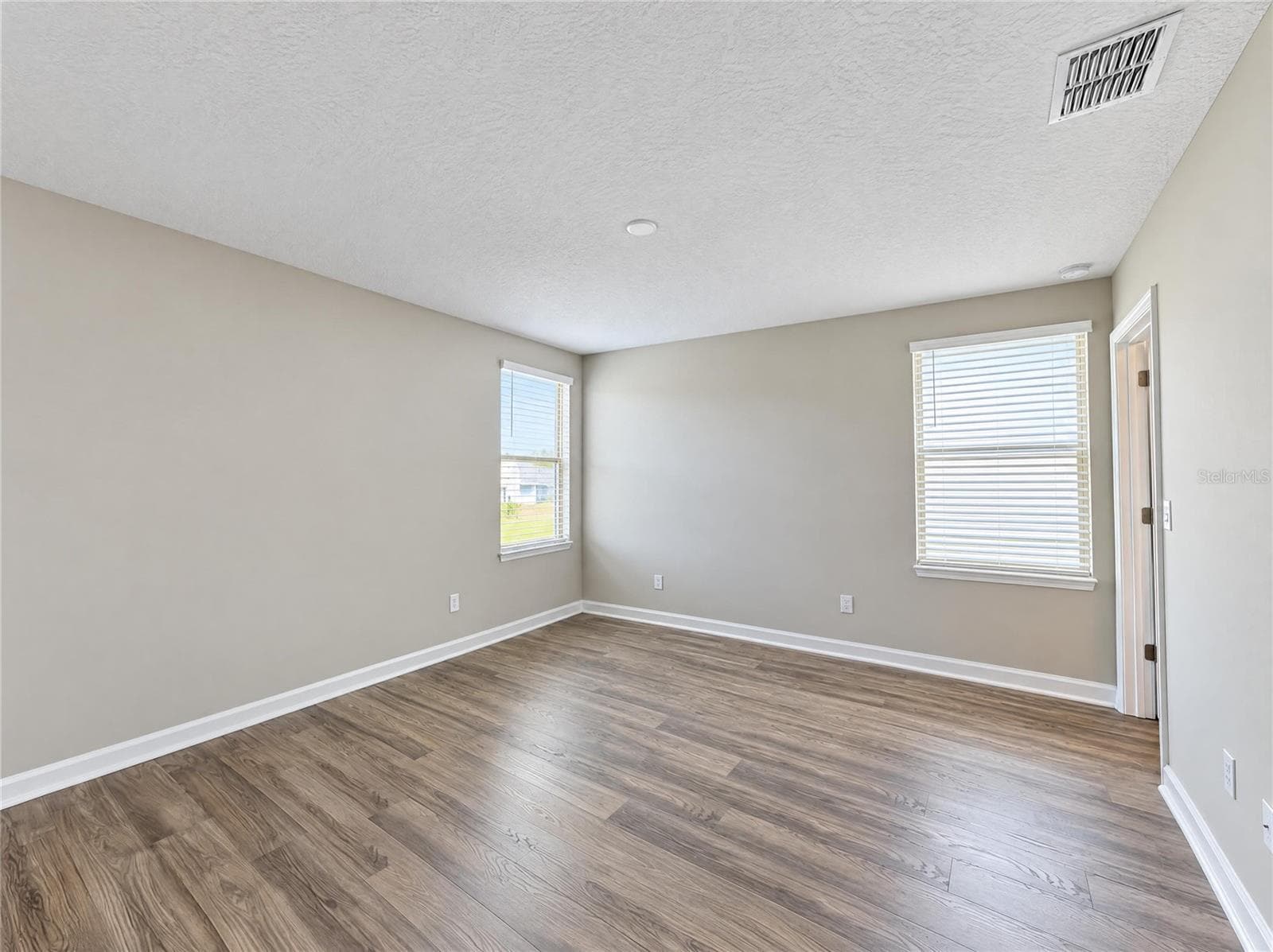 Single Family Residence at 6244 ENGLISH HOLLOW RD, TAMPA, photo 10 of 32