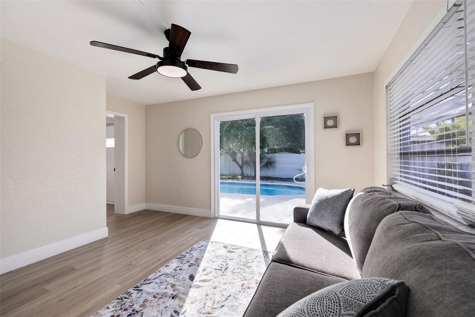 Den - 490 82ND AVE, ST PETE BEACH