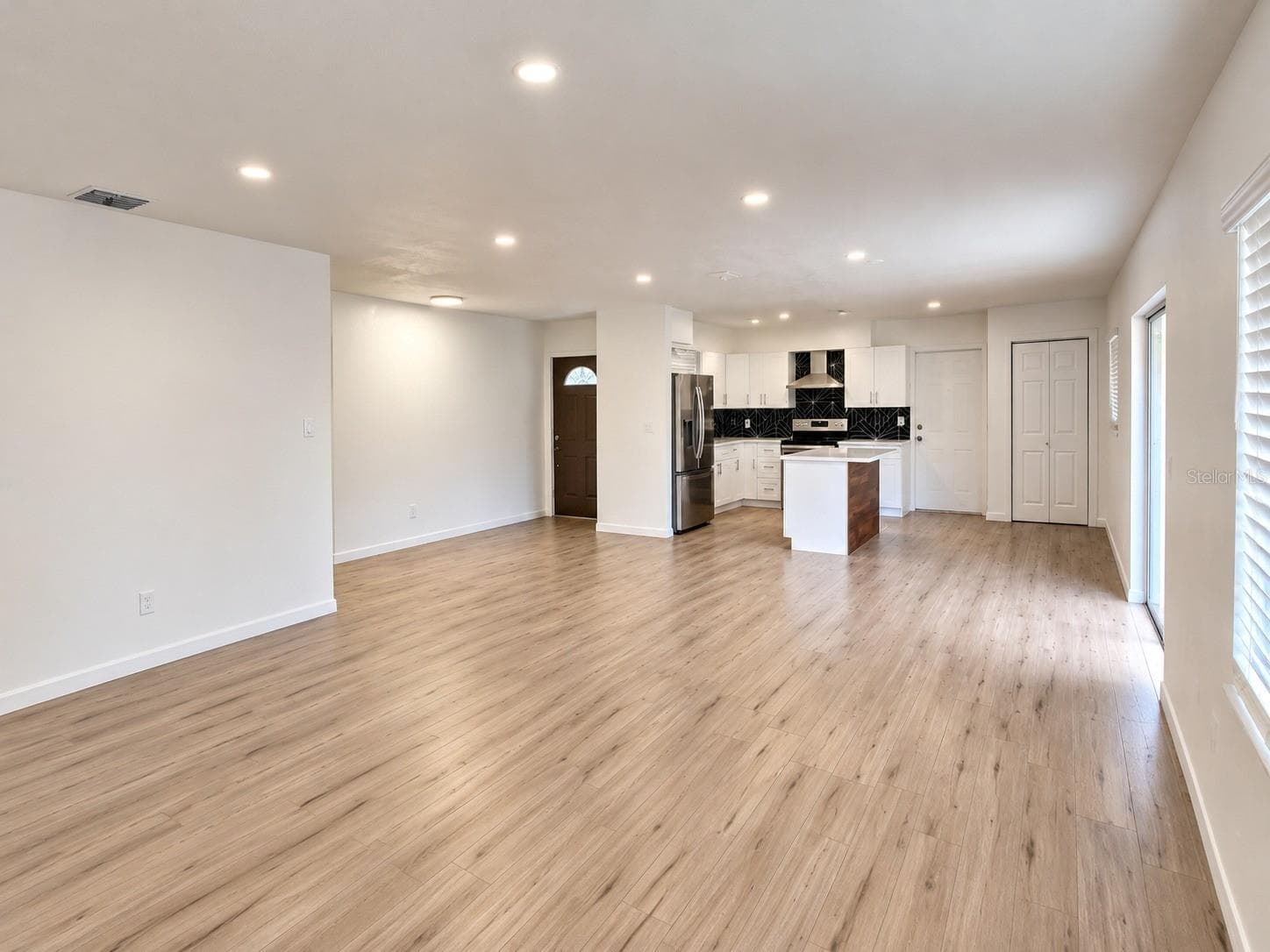 Single Family Residence at 4437 DOLPHIN DR, TAMPA, photo 3 of 22