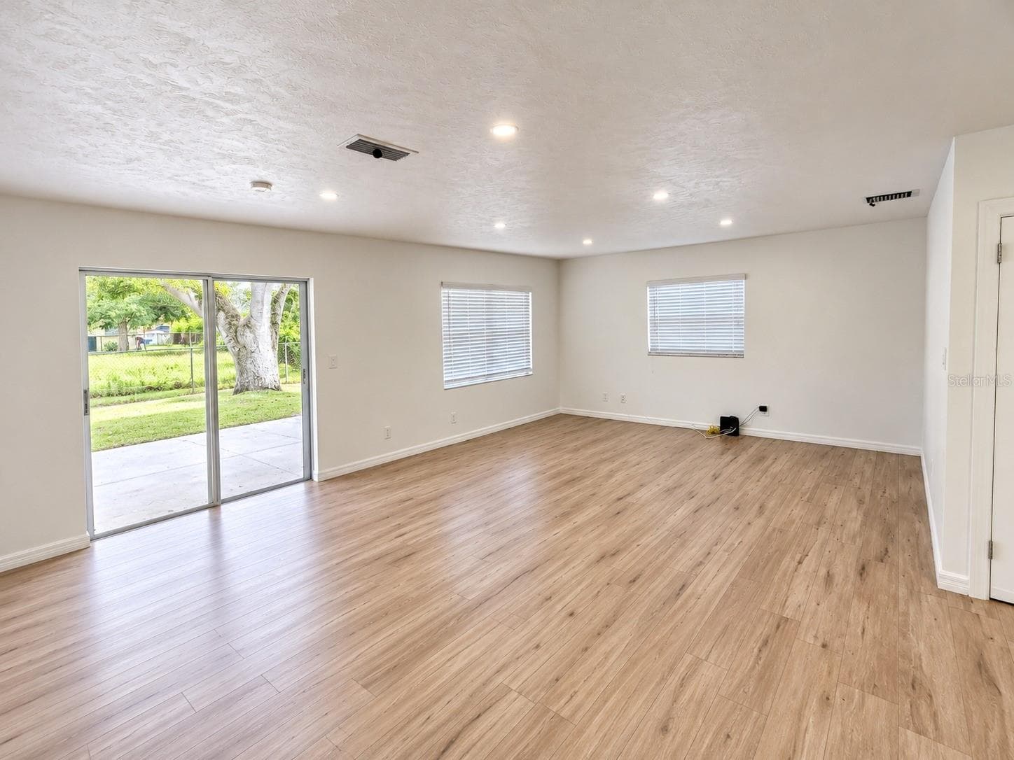 Single Family Residence at 4437 DOLPHIN DR, TAMPA, photo 5 of 22