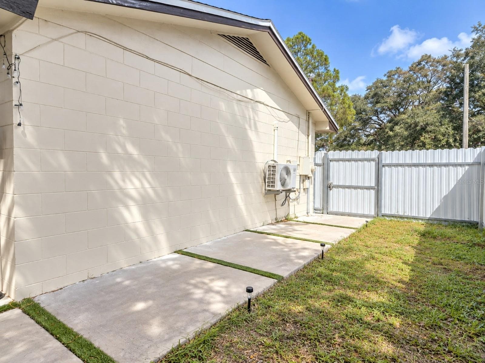 Single Family Residence at 4437 DOLPHIN DR, TAMPA, photo 16 of 22