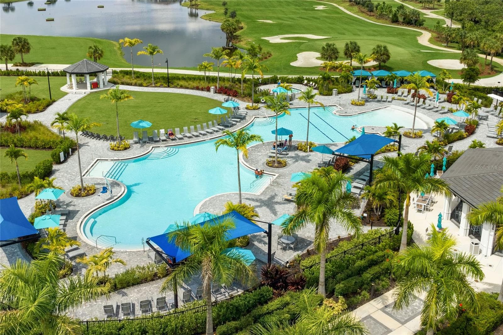 Wellen Park Golf and Country Club Resort Style Pool and Tiki Bar and Restaurant. - 17565 OPAL SAND DR #204, VENICE