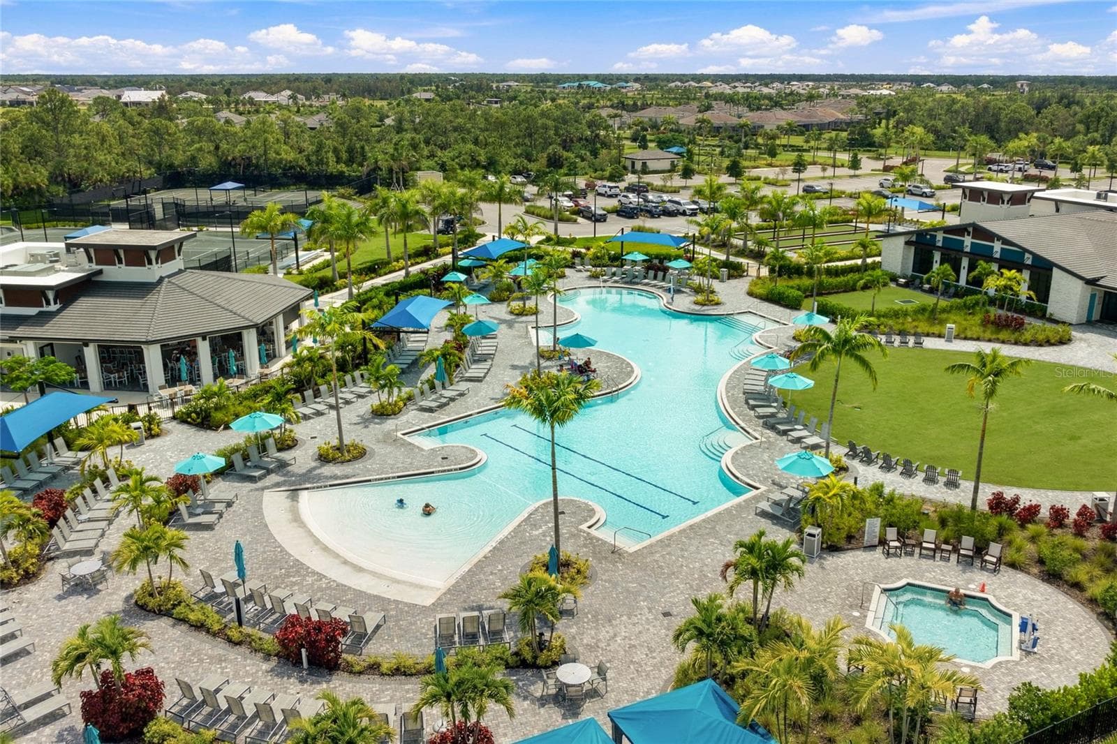 Wellen Park Golf and Country Club Resort Style Pool and Tiki Bar and Restaurant. - 17565 OPAL SAND DR #204, VENICE