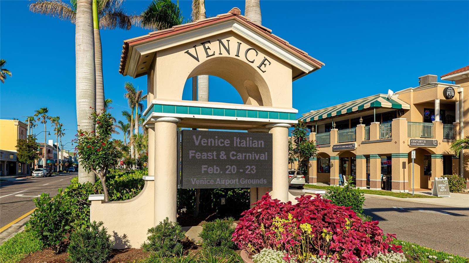 Dowtown Historic Venice with Theater, Shops Restaurants, Farmers Markets, businesses and social events. - 17565 OPAL SAND DR #204, VENICE