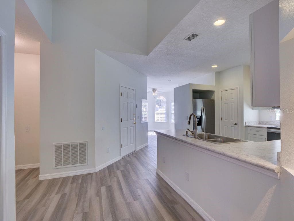Single Family Residence at 9013 HEATHLAND CT, MOUNT DORA, photo 8 of 73