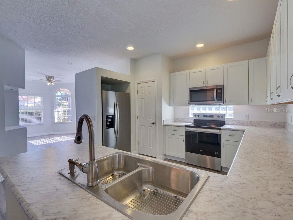 Single Family Residence at 9013 HEATHLAND CT, MOUNT DORA, photo 10 of 73