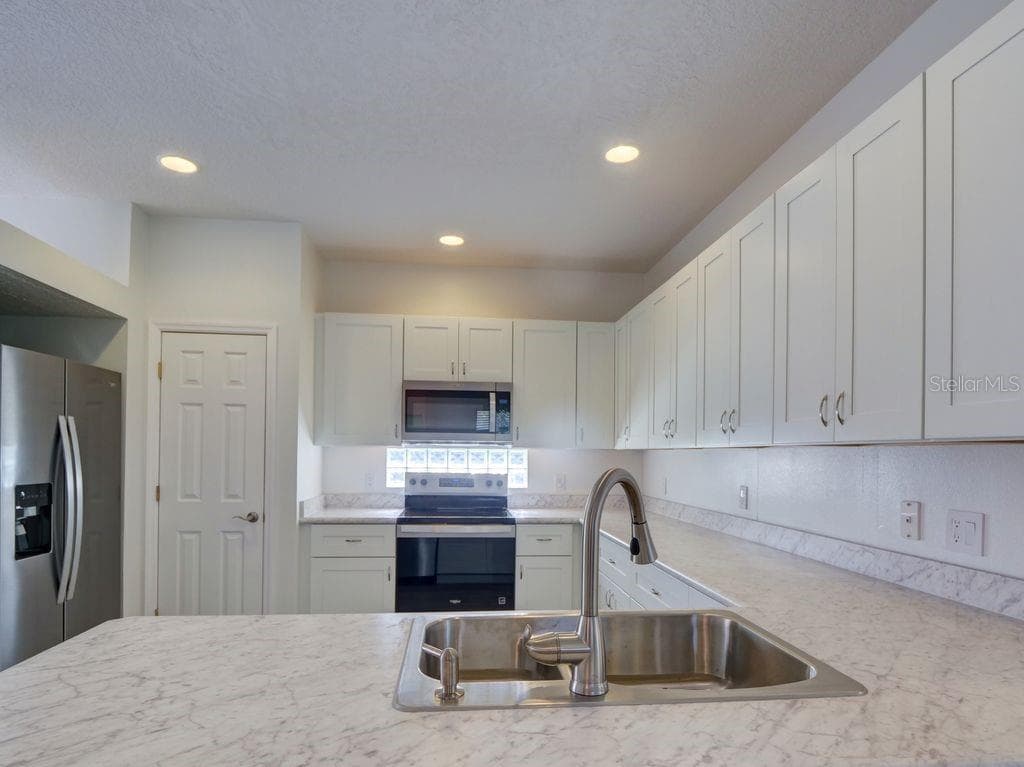 Single Family Residence at 9013 HEATHLAND CT, MOUNT DORA, photo 11 of 73