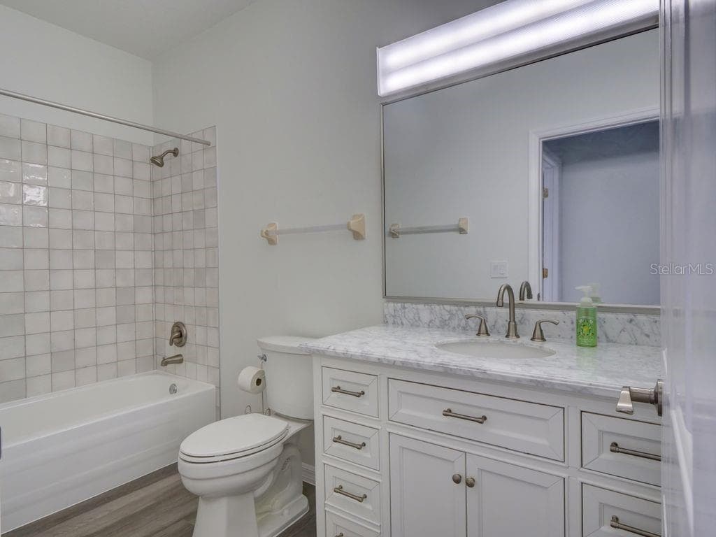 Guest bathroom - 9013 HEATHLAND CT, MOUNT DORA