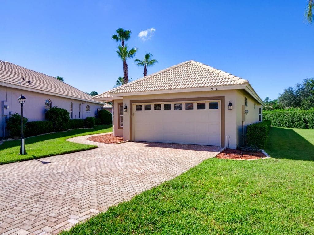 Paved driveway - 9013 HEATHLAND CT, MOUNT DORA