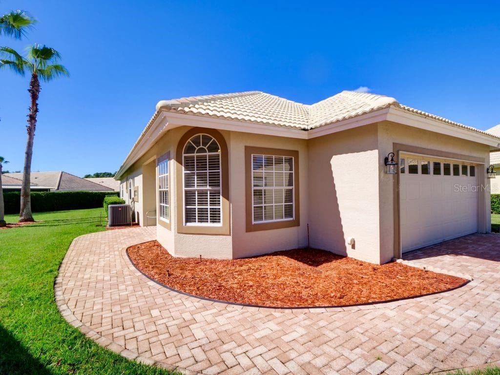 Single Family Residence at 9013 HEATHLAND CT, MOUNT DORA, photo 2 of 73