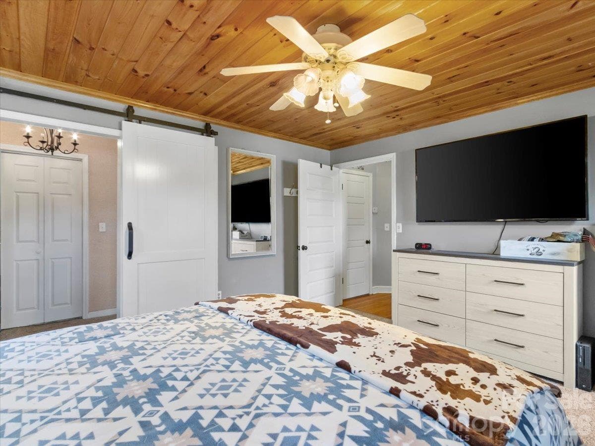 Primary bedroom on main level - 179 River Walk Drive, Burnsville