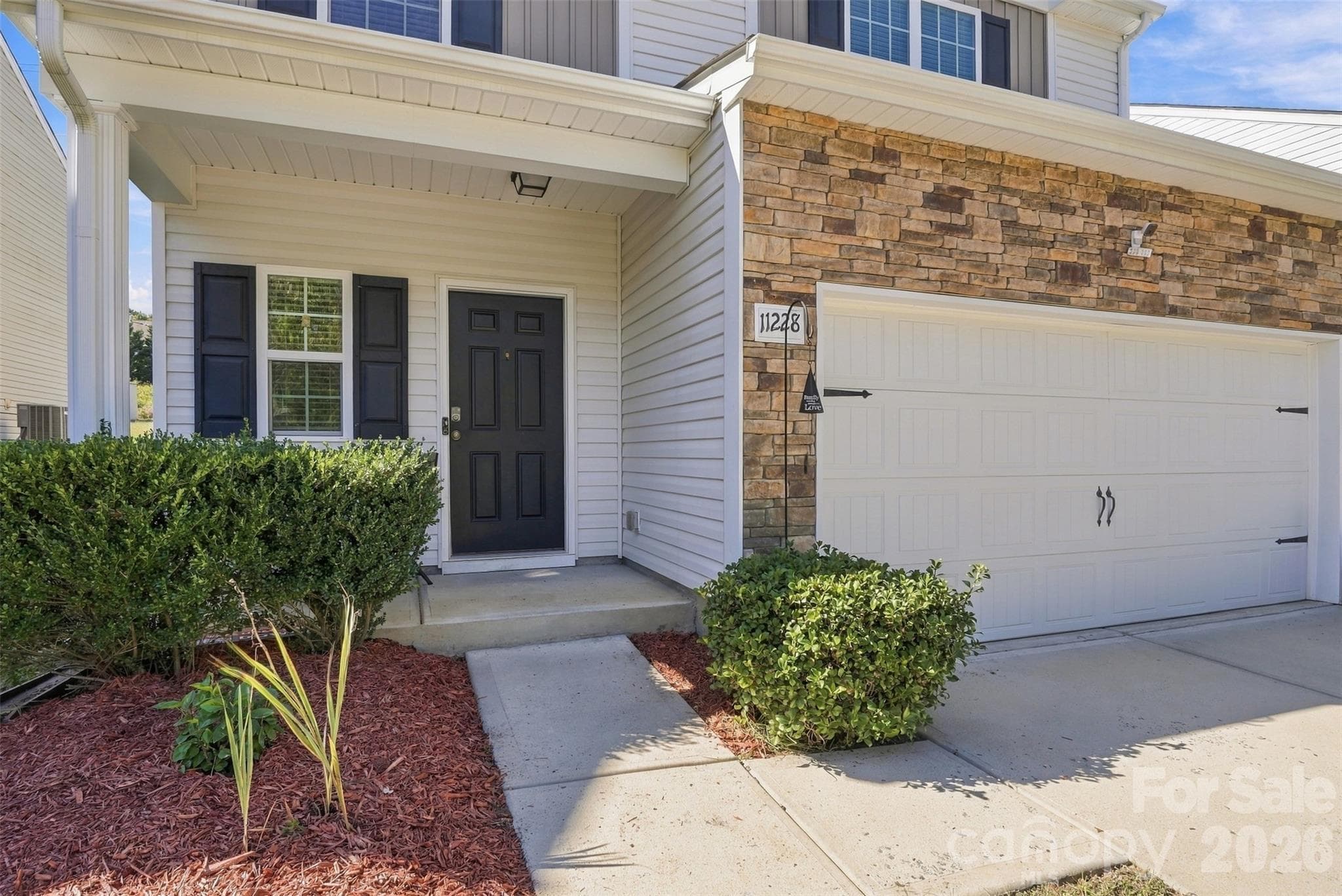 Single Family Residence at 11228 Deer Chase Lane, Charlotte, photo 9 of 31