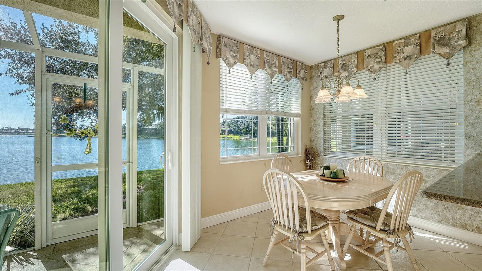 Breakfast nook in the kitchen overlooking the lake - 6531 MOORINGS POINT CIR #102, LAKEWOOD RANCH