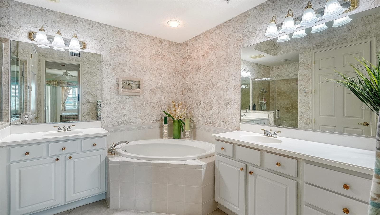 Master bathroom with double vanities - 6531 MOORINGS POINT CIR #102, LAKEWOOD RANCH