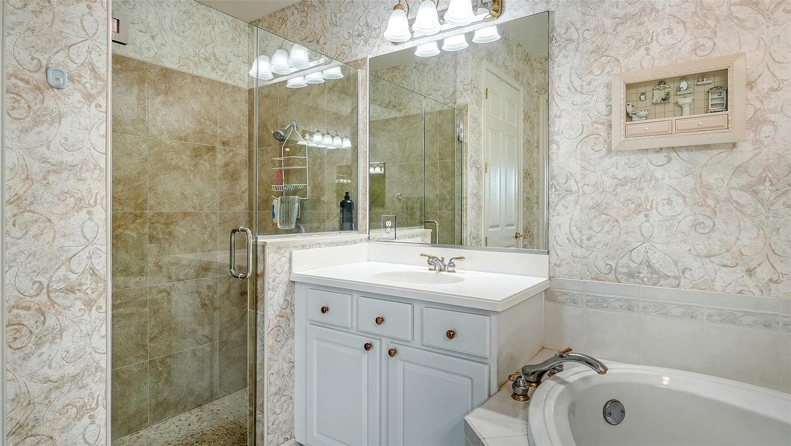 Walk in shower - 6531 MOORINGS POINT CIR #102, LAKEWOOD RANCH