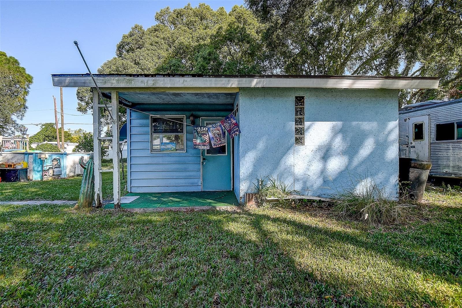 Cottage with 1 bedroom/living area and framed in bath with plumbing (needs finishing) - 498 STREMMA RD, LARGO