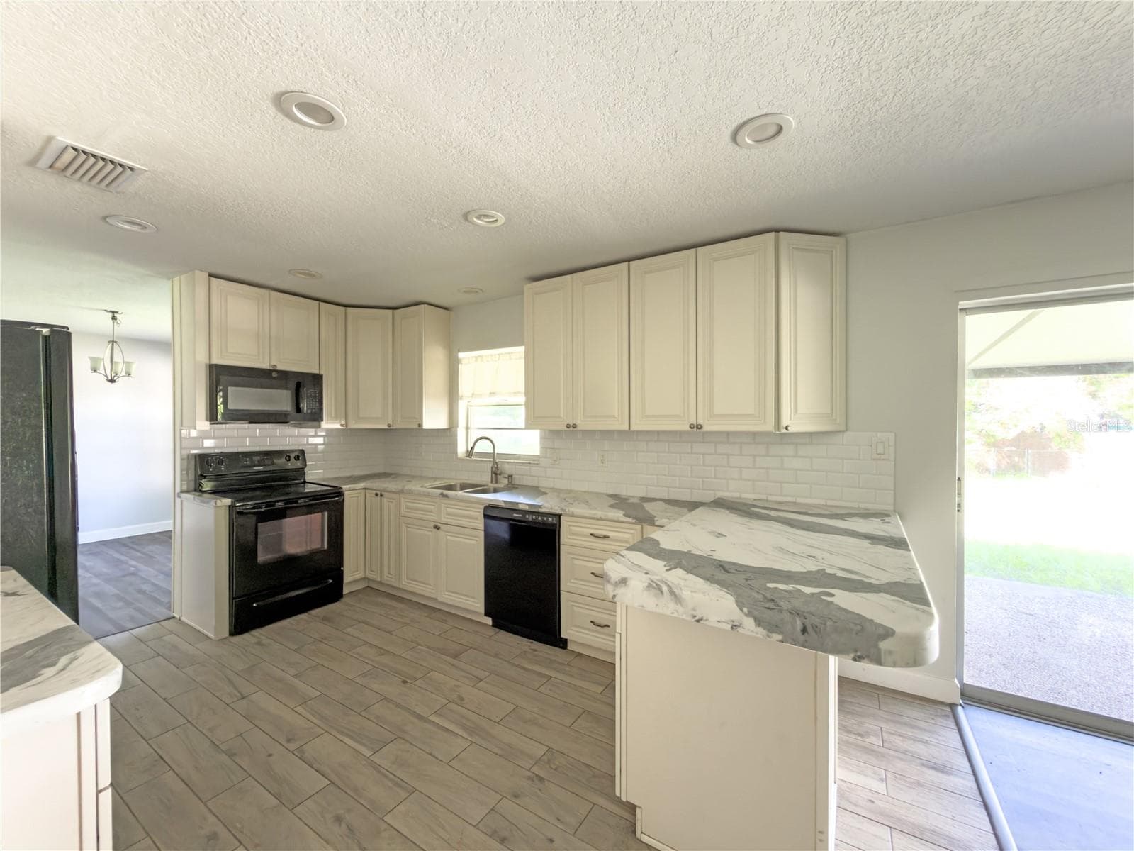 Kitchen - 1804 ORANGE HILL DR, BRANDON