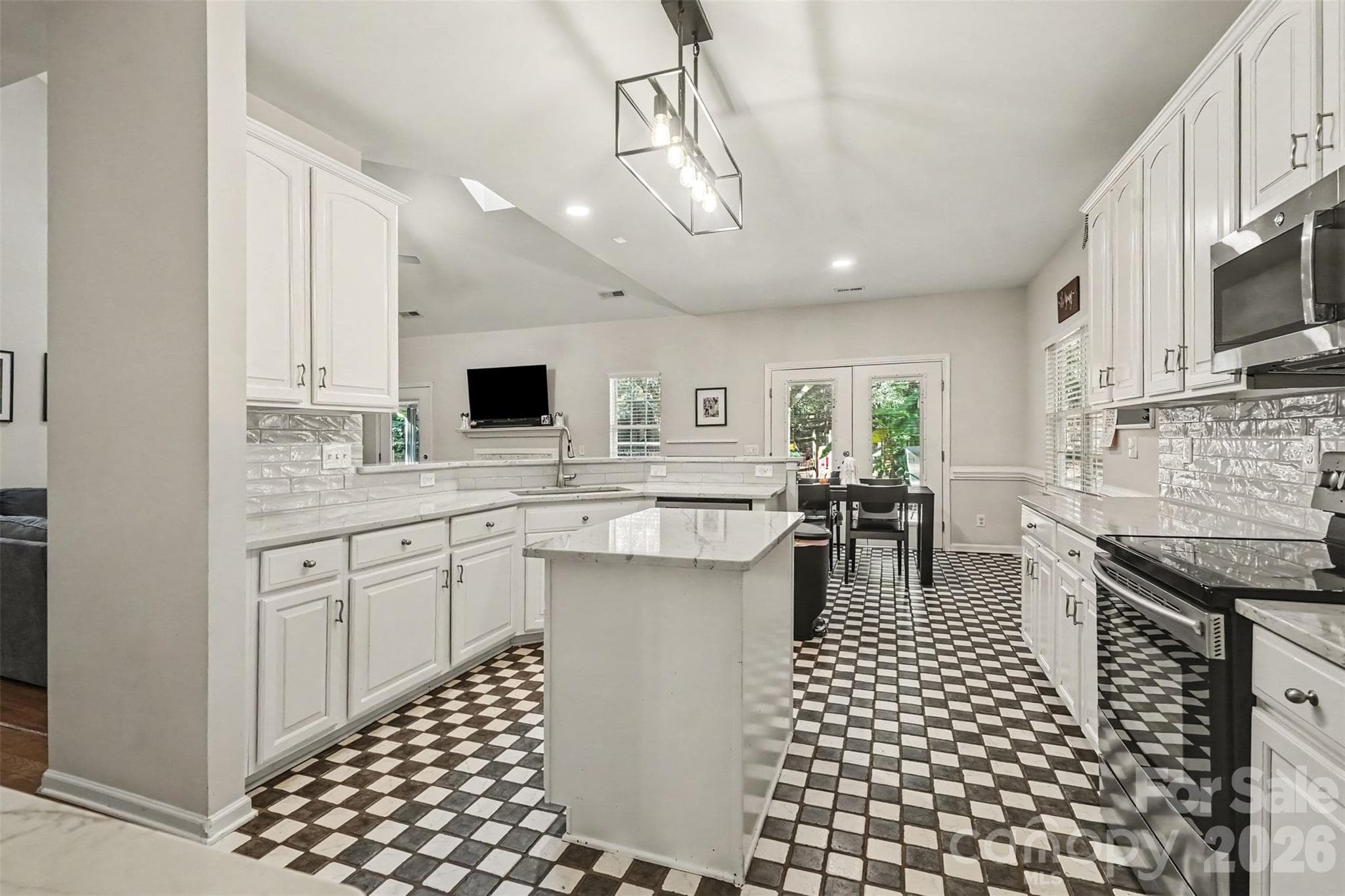 Single Family Residence at 8610 Ellington Park Drive, Charlotte, photo 3 of 29