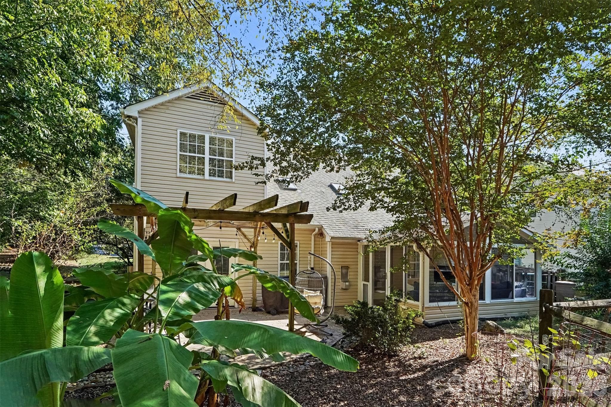 Single Family Residence at 8610 Ellington Park Drive, Charlotte, photo 4 of 29