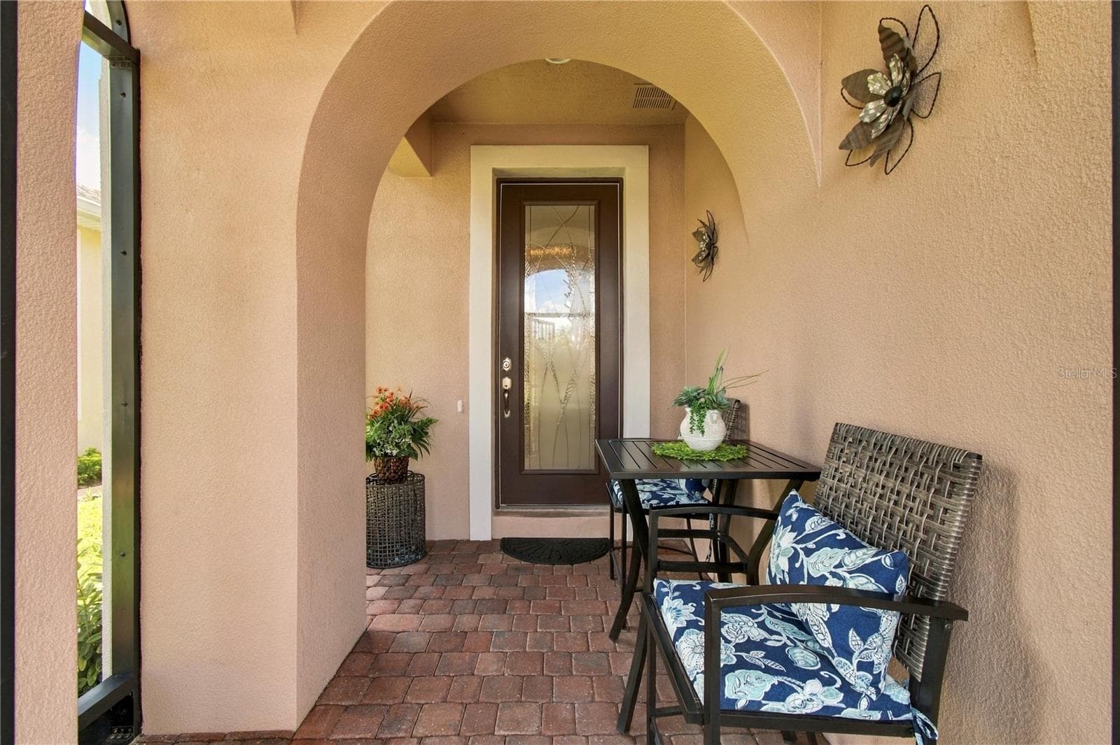 SCREENED-IN FRONT PORCH - 814 SHADY CANYON WAY, POINCIANA
