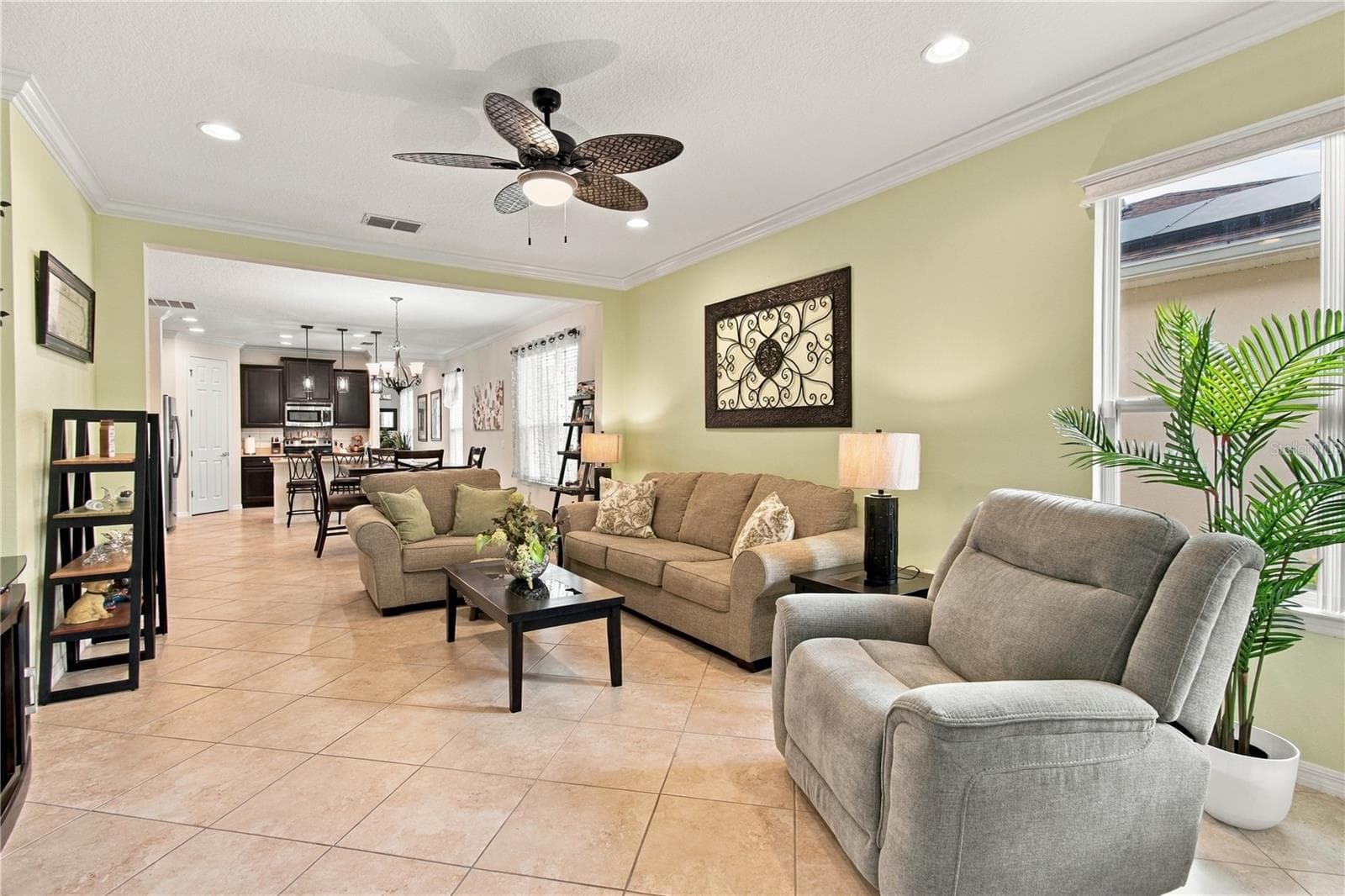 LIVING ROOM - 814 SHADY CANYON WAY, POINCIANA