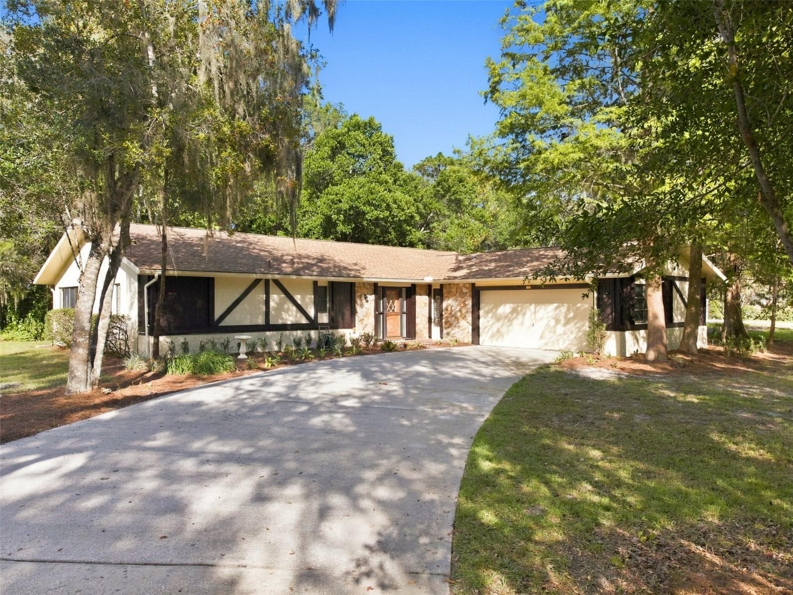 Single Family Residence at 12 SYCAMORE CT E, HOMOSASSA, photo 3 of 60