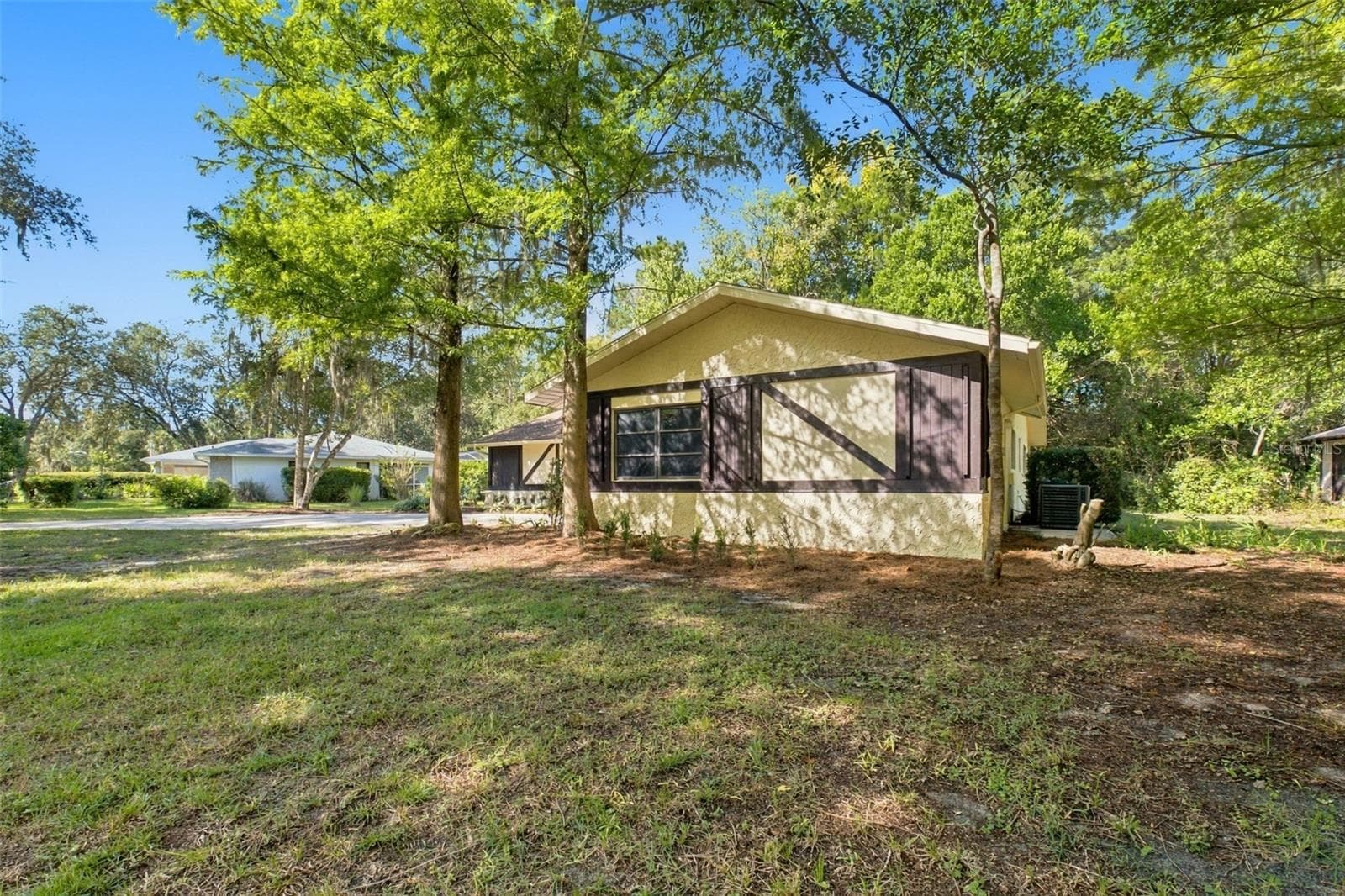 Single Family Residence at 12 SYCAMORE CT E, HOMOSASSA, photo 5 of 60