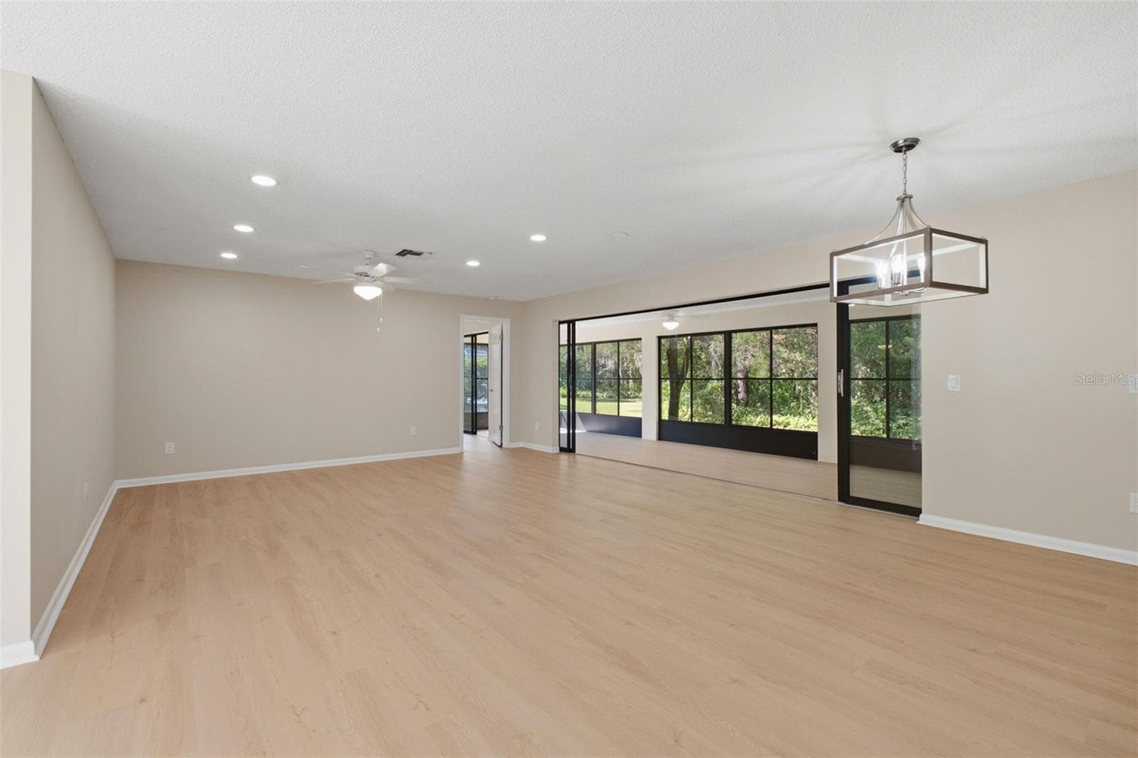 Single Family Residence at 12 SYCAMORE CT E, HOMOSASSA, photo 8 of 60