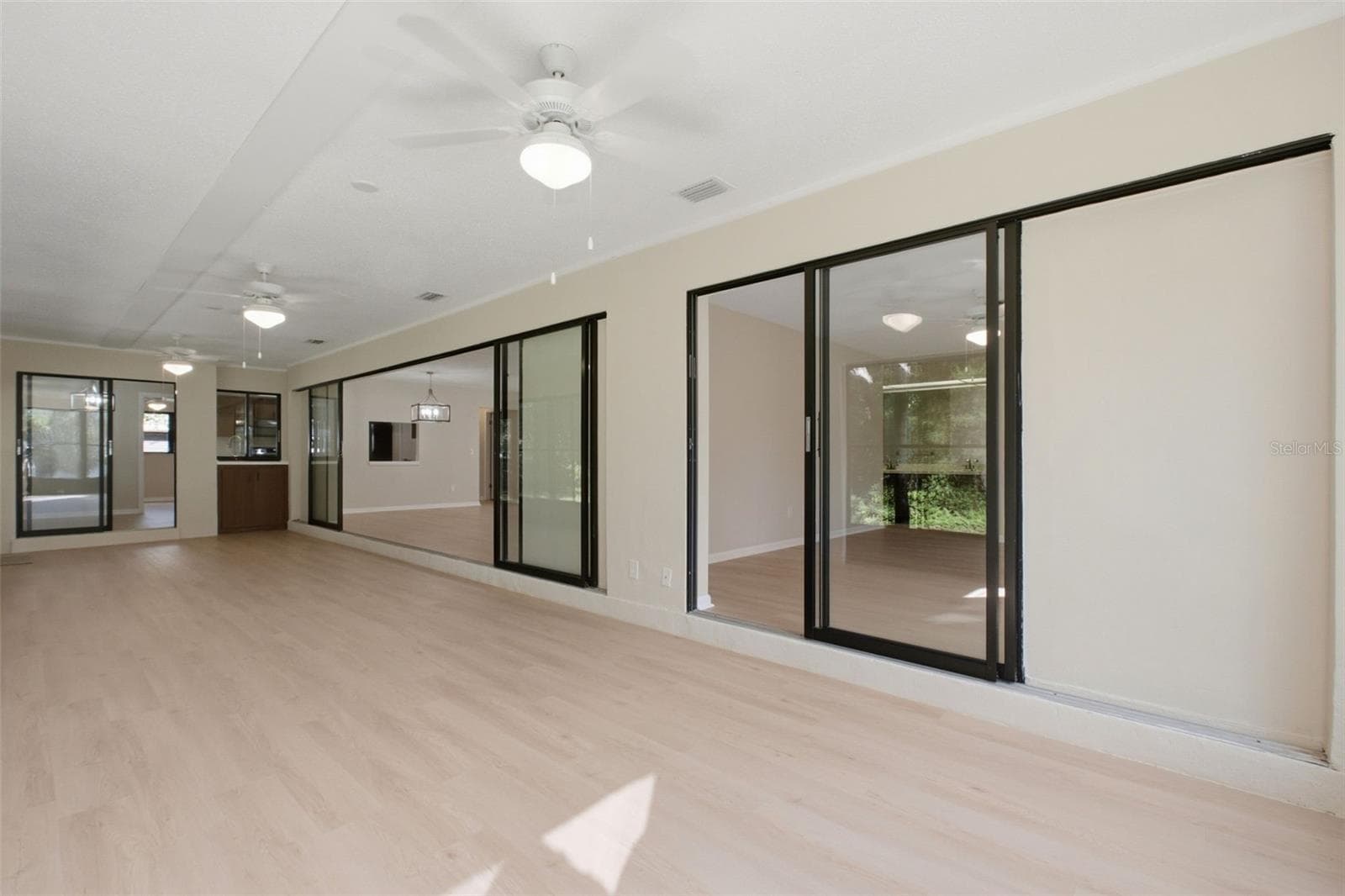 Single Family Residence at 12 SYCAMORE CT E, HOMOSASSA, photo 12 of 60