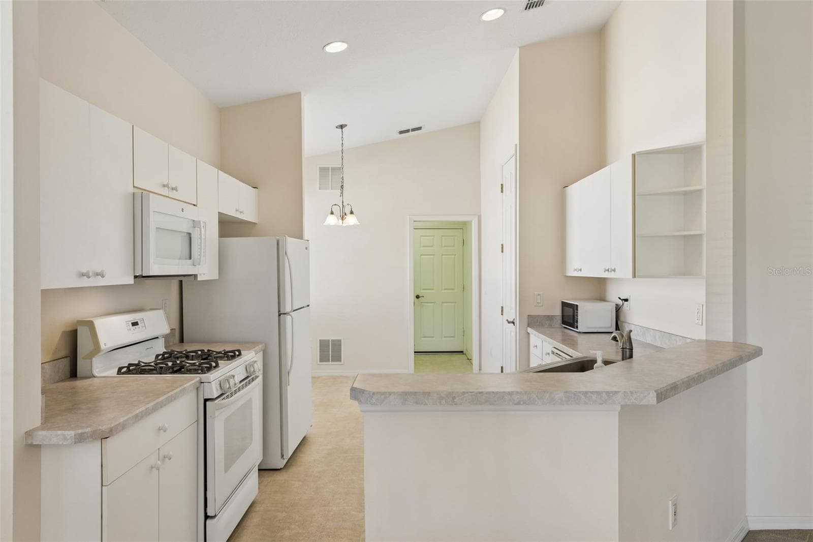 Single Family Residence at 762 WOLF CREEK ST, CLERMONT, photo 5 of 21