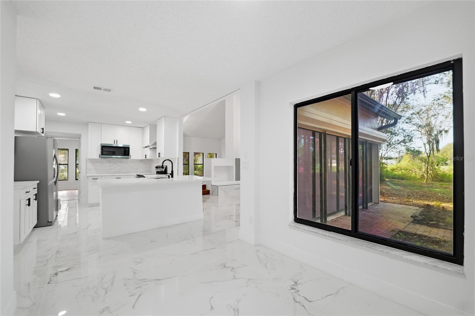 Single Family Residence at 6201 GREENWICH DR, TAMPA, photo 13 of 46