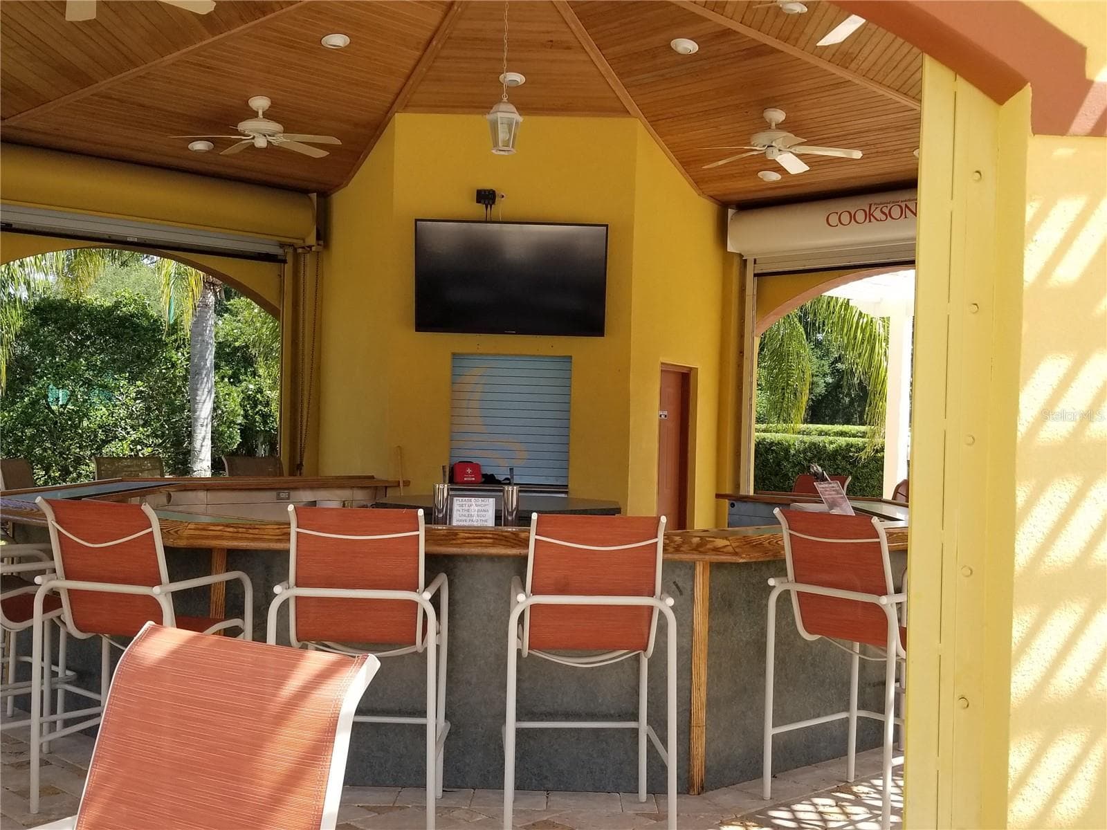 Cabana for parties and drinks Great relaxation and many cub events for fun - LAKESIDE LANDINGS, OXFORD