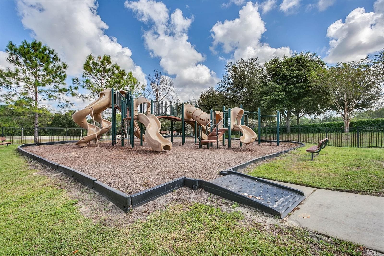Single Family Residence at 6025 CLAYSTONE WAY, MOUNT DORA, photo 24 of 28